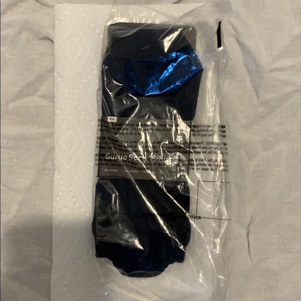 Lululemon Surge Sock *Silver men’s size Large. NWT